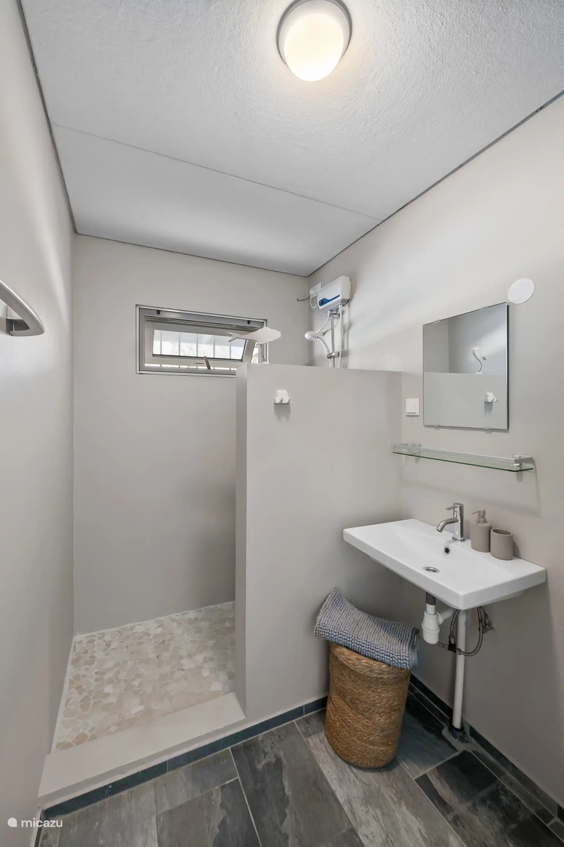 La salle de bain 2 se trouve entre les chambres 2 et 3.