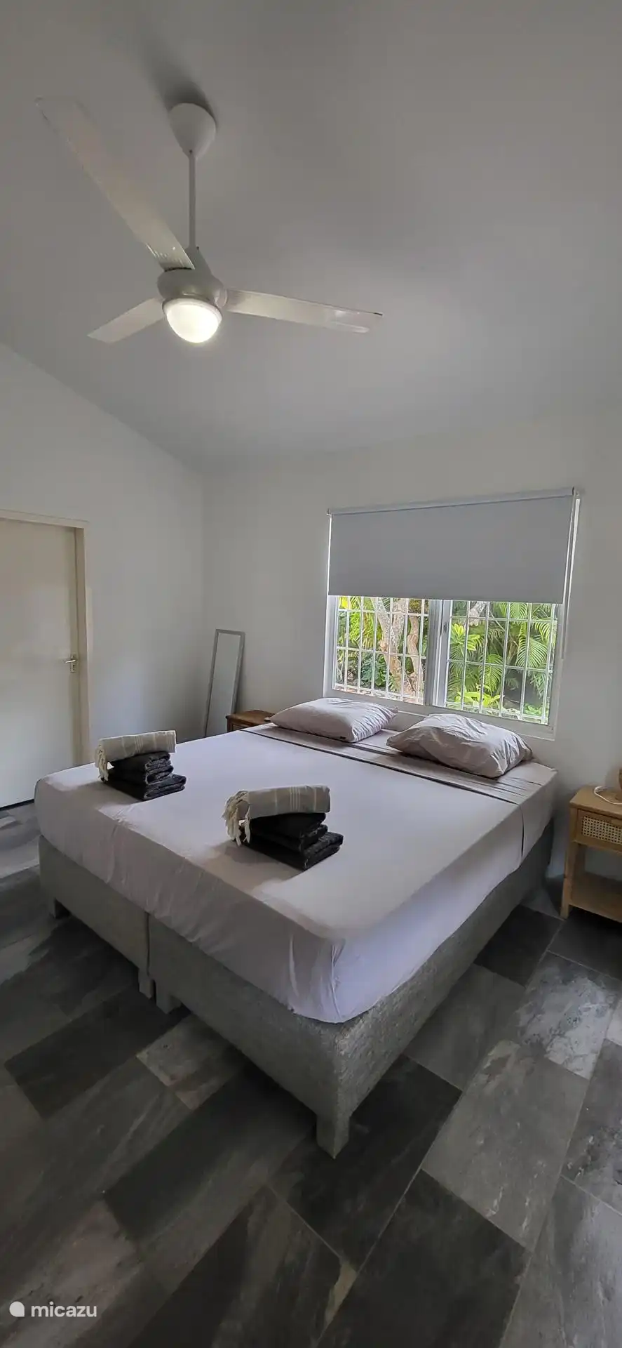 Strandlaken en handdoeken liggen klaar voor iedereen.