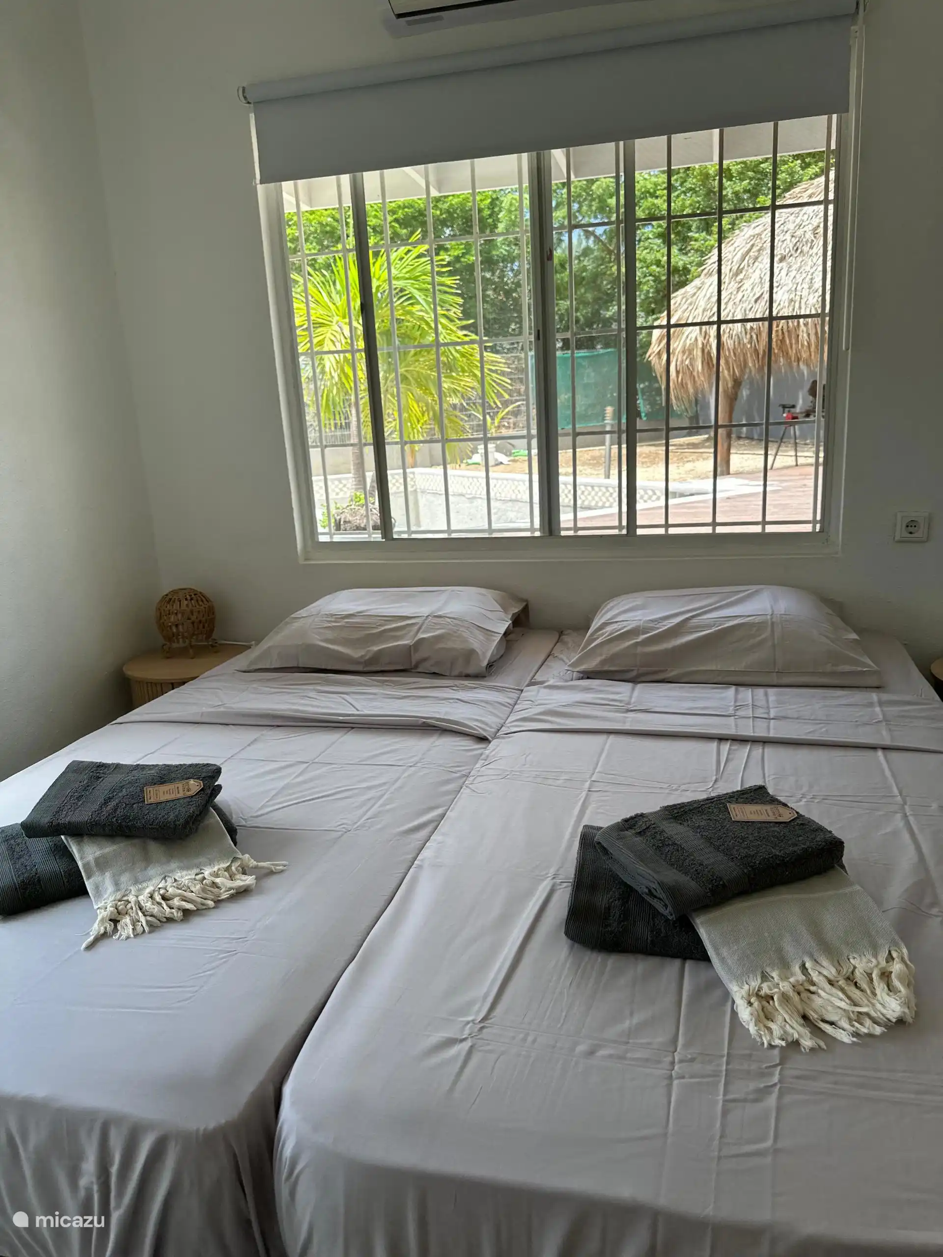 Slaapkamer 2 en 3 zijn soortgelijk. Met comfortabele boxsprings die geplaatst kunnen worden naar wens.