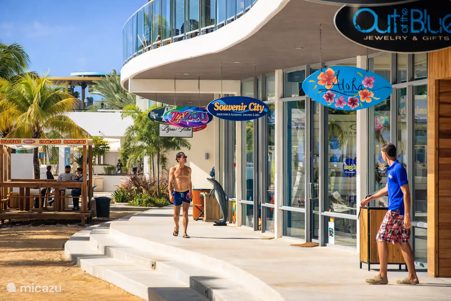 Vivimos a 15 minutos de varios centros comerciales y de la ciudad