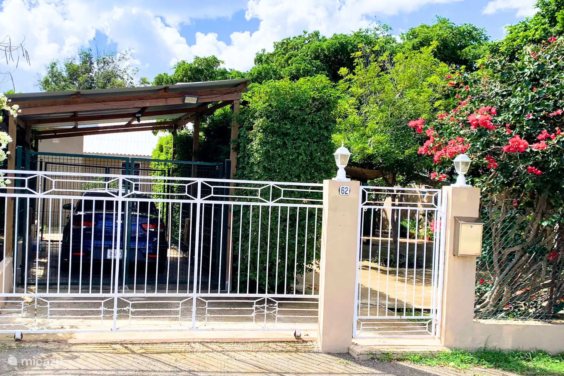 Grote tuin, met garage