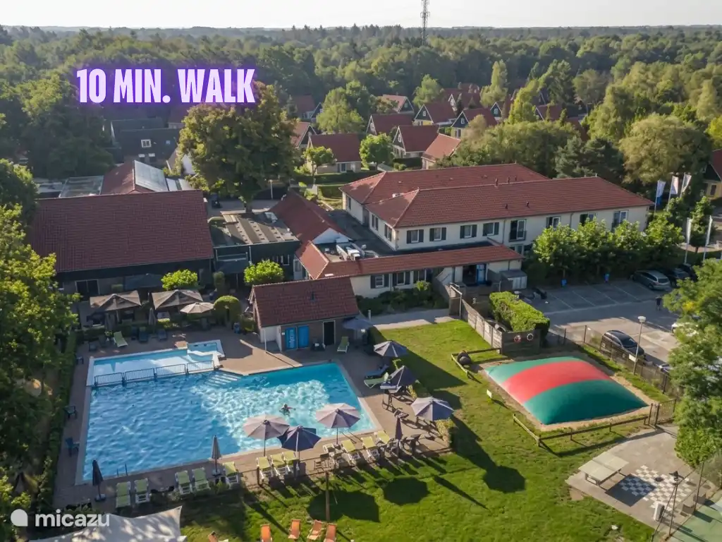 Mocht je zin hebben in een duik in een zwembad, of ben je op zoek naar een mini-market of fietsverhuur? Dan kun je terecht bij het naastgelegen Summio Parc. Gebruik van het zwembad is gratis! 