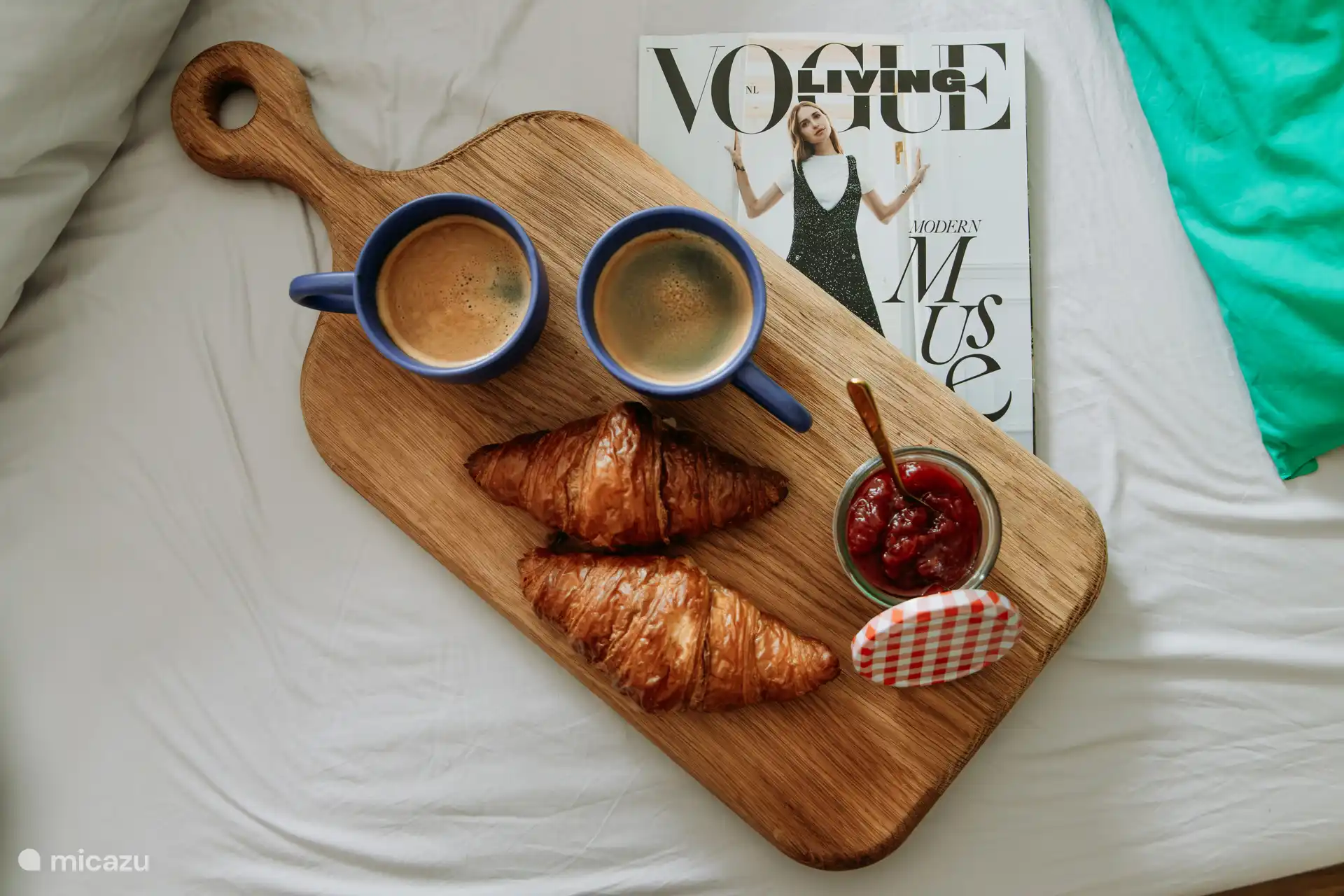 Koffie met warme croissants uit de oven.