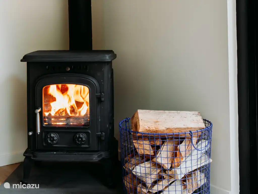 Knus samen bij de binnenhaard. 