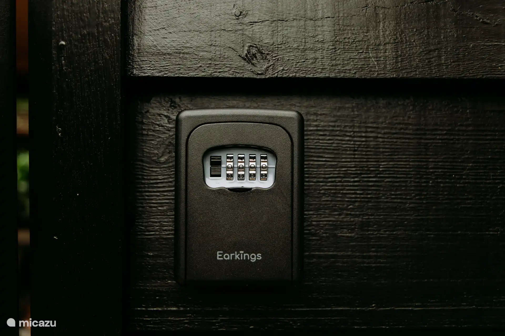 De in- en uitcheck is contactloos. 3 dagen voor je aankomst ontvang je de code voor het sleutelkastje. 