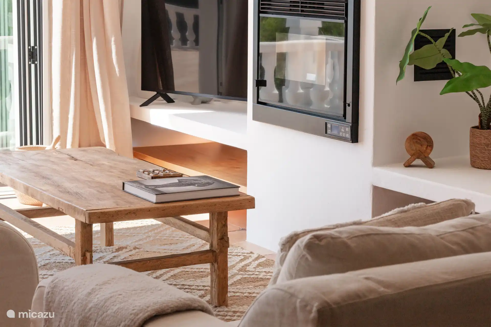 Atmosphere photo sitting area.