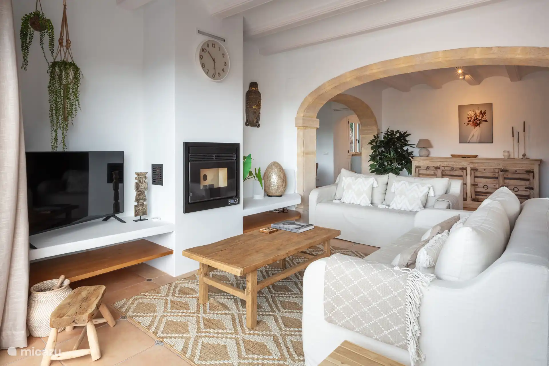 Nice sofas at the TV.