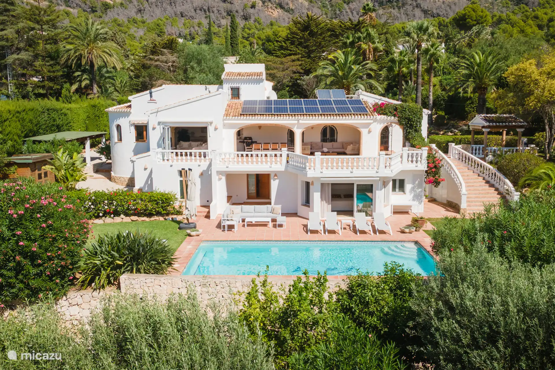 Complete overview of the house. 