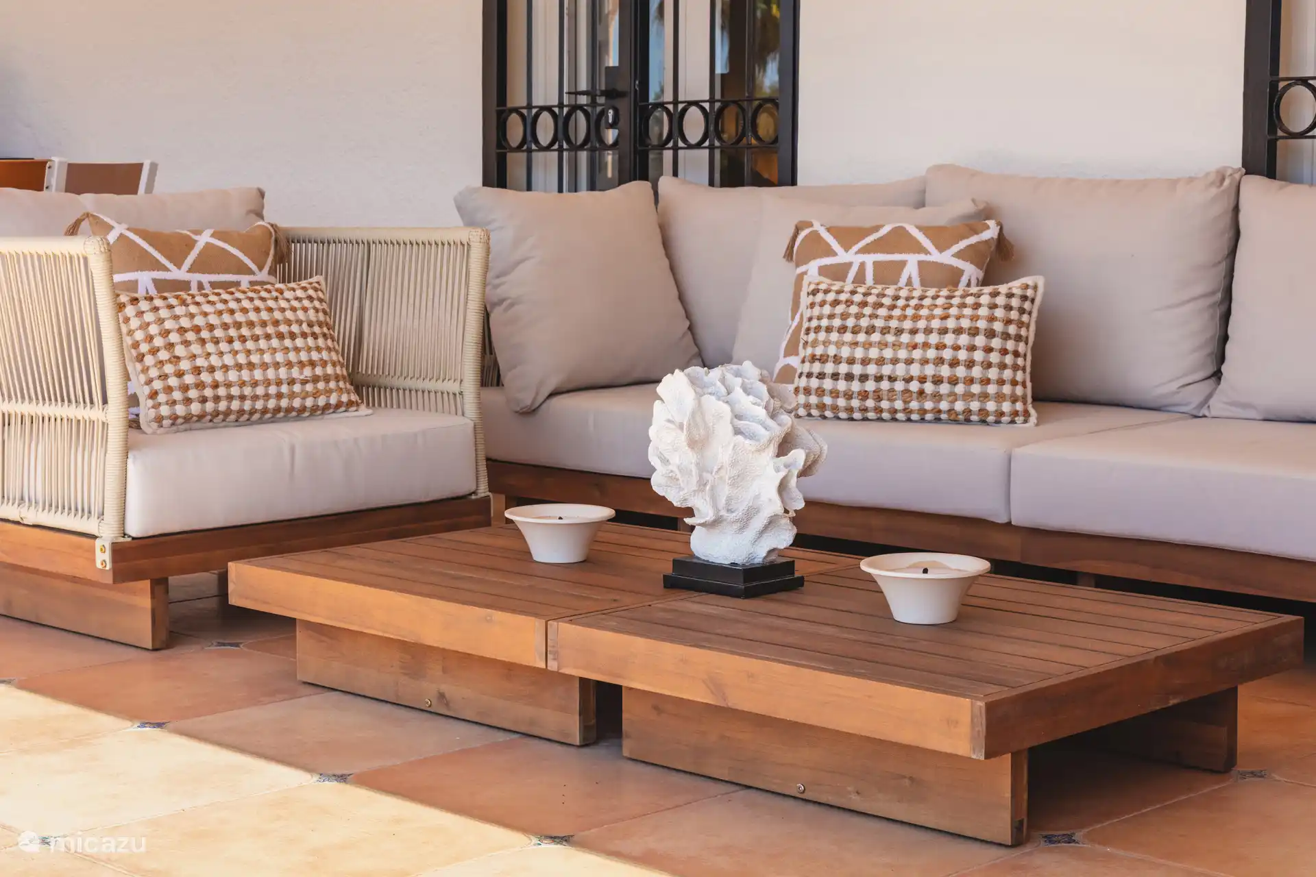 Atmosphere impression seat outside.