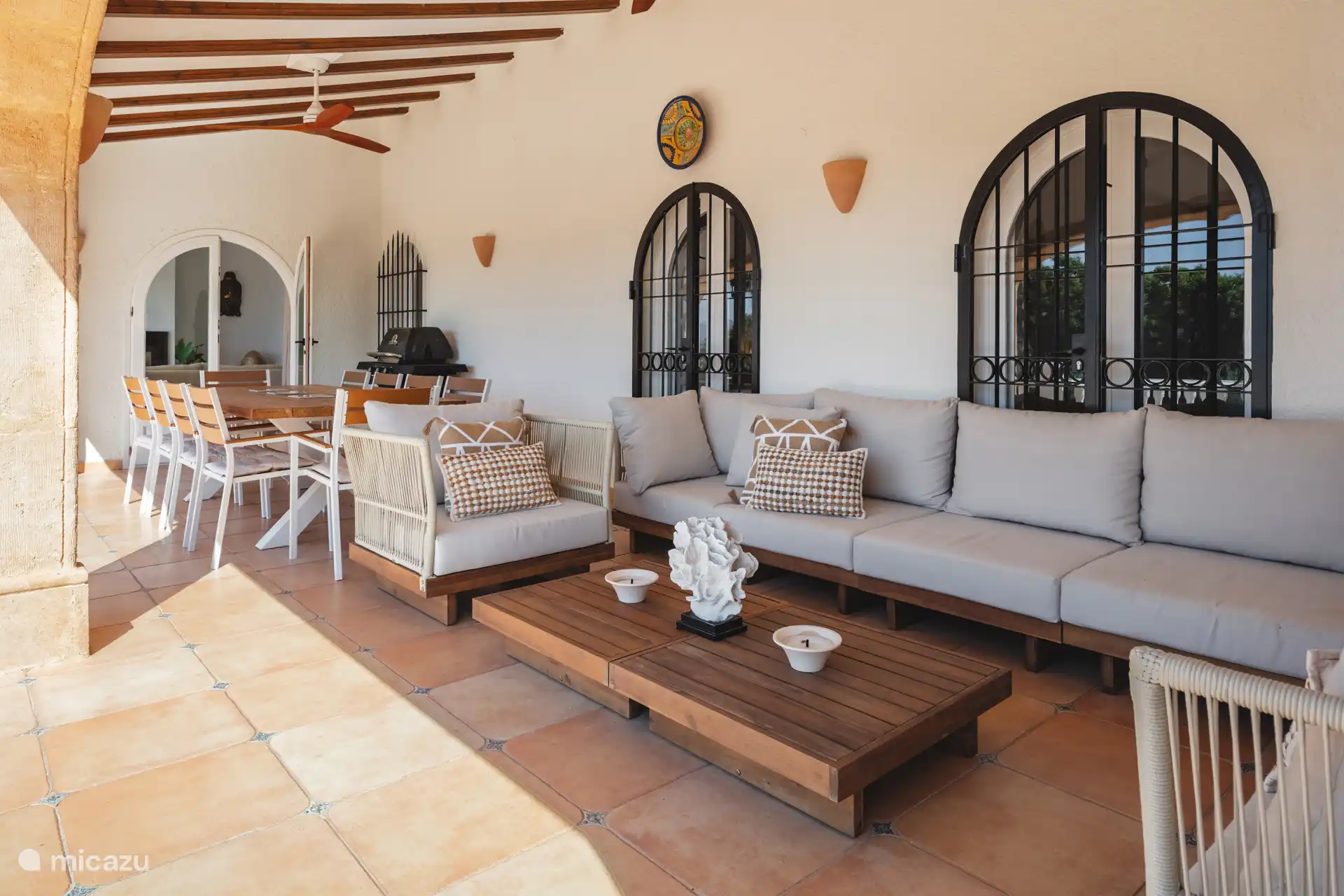 Beautiful spacious lounge seat.