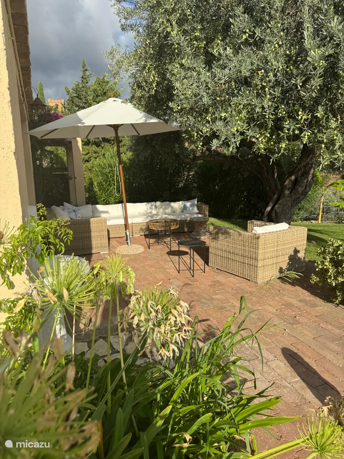 Lounge sofa with sea view