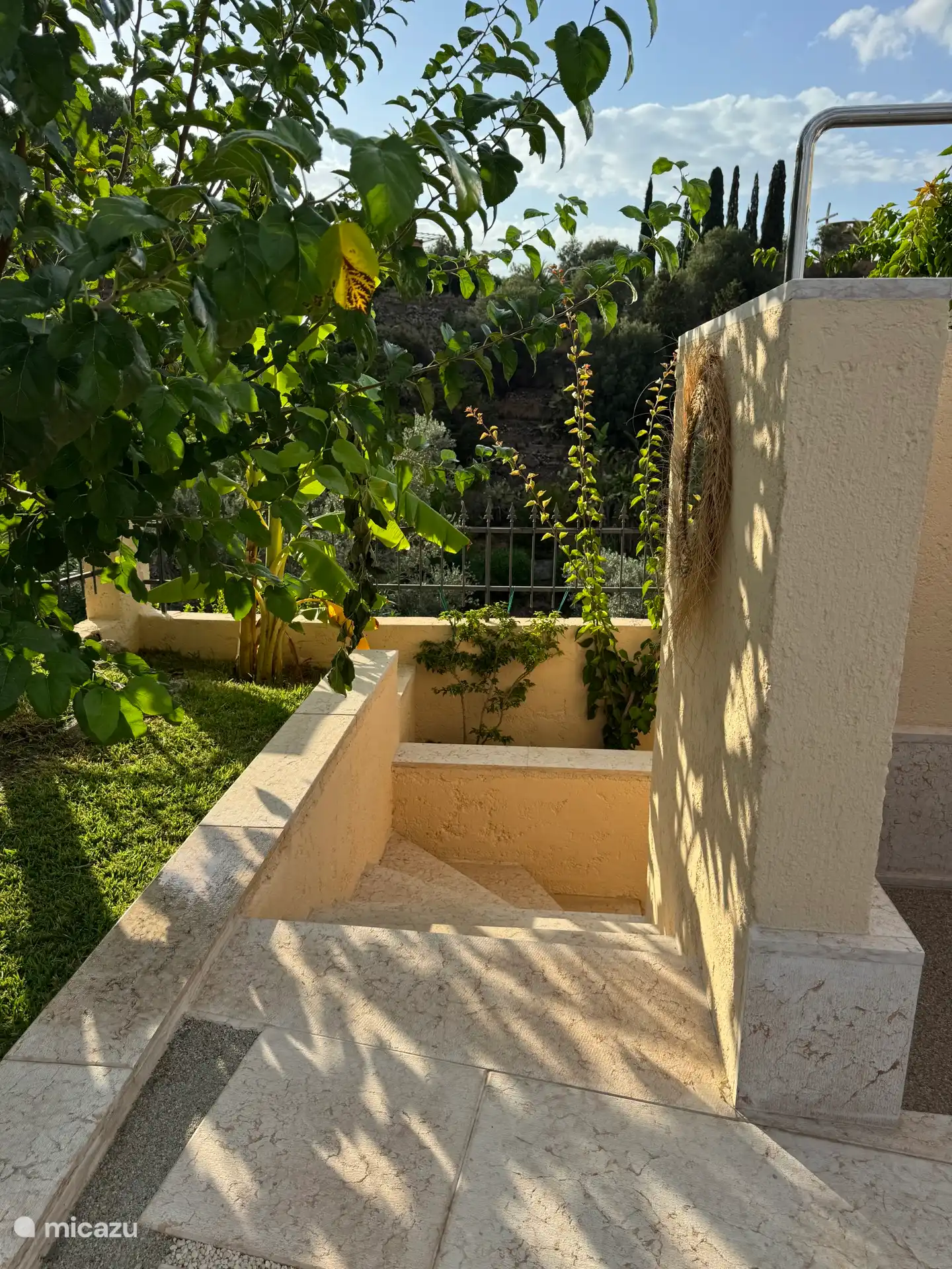 Stairs to extra shower and toilet