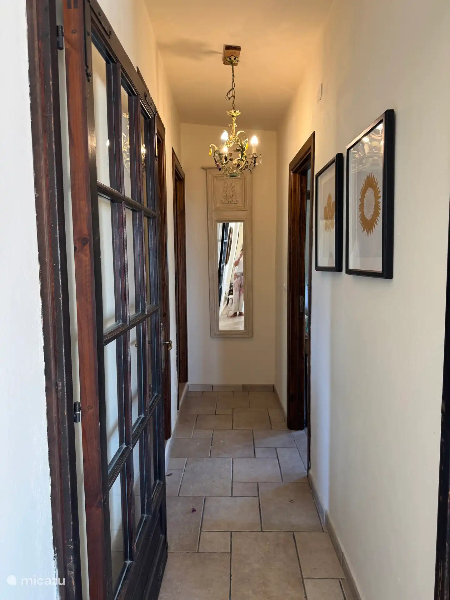 Hallway to the bedrooms