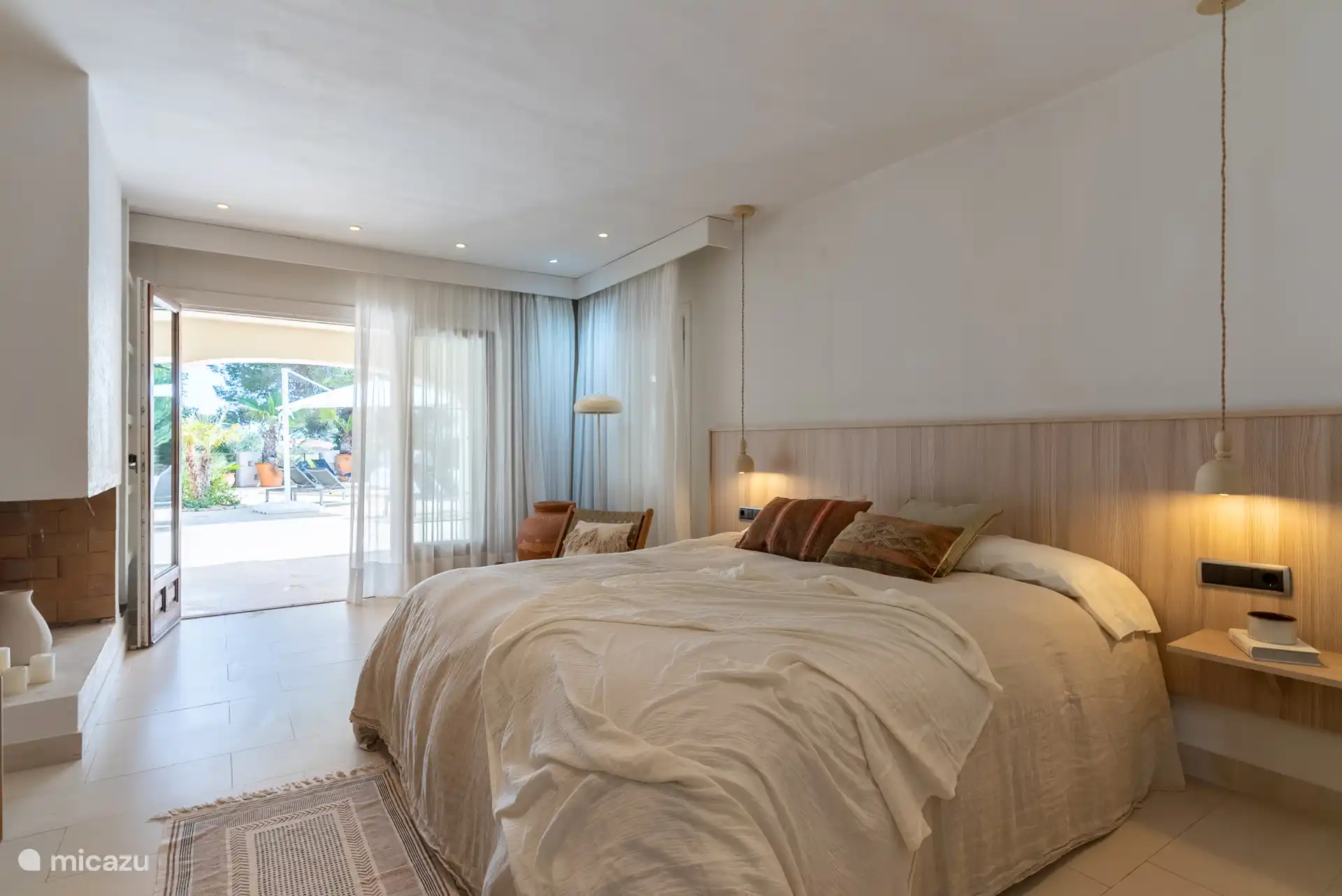 Fijne slaapkamer met terras en badkamer ensuite.