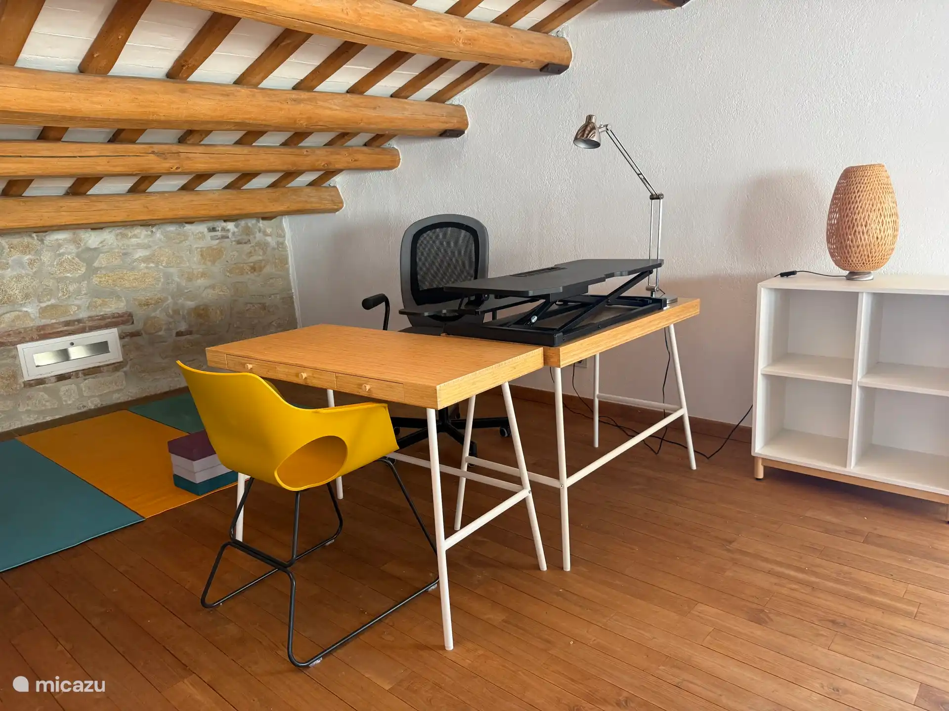 Poste de travail dans le salon supérieur. 