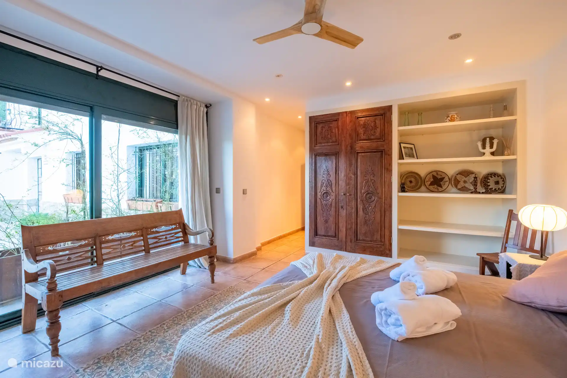 Slaapkamer met eigen badkamer, beneden 