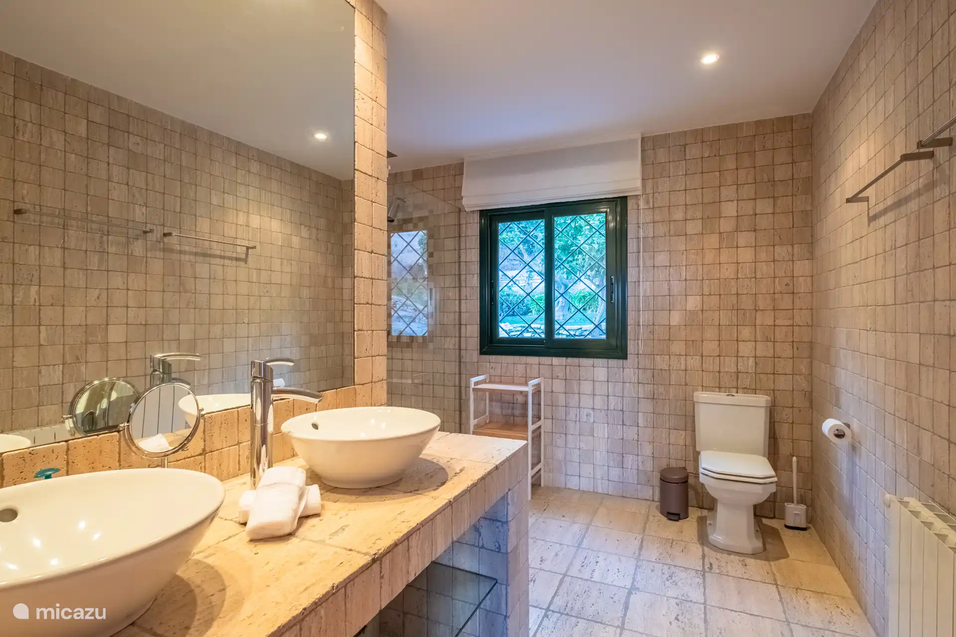 En suite doucheruimte boven 