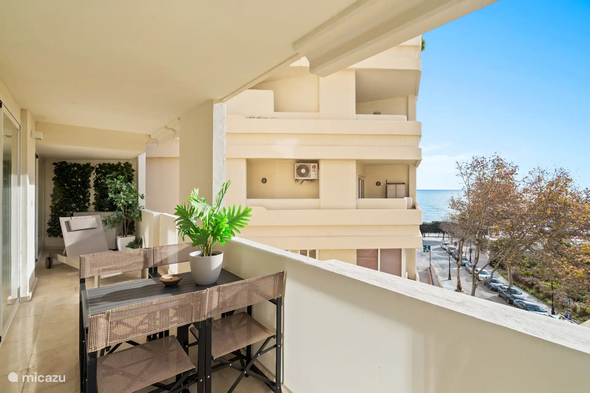 uitzicht naar de zee