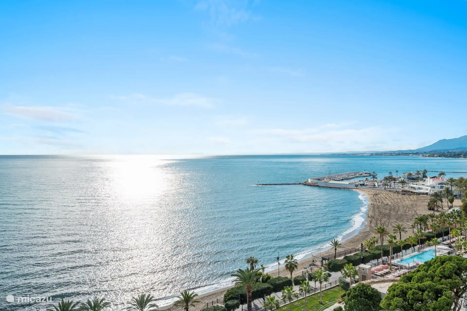 uitzicht vanaf dakterras zwembad