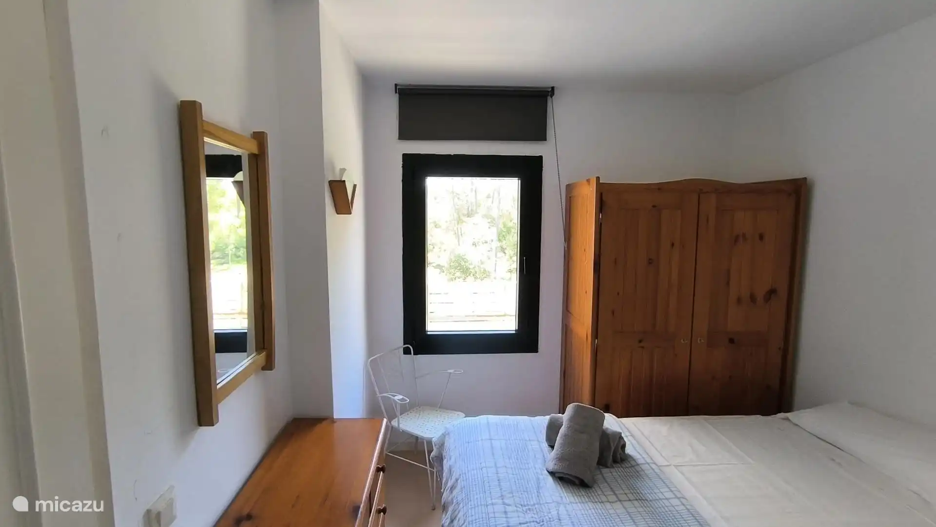 Slaapkamer met twee eenpersoonsbedden