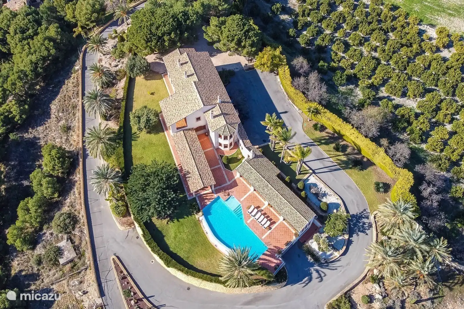 Prise de vues par drone de la villa et de son environnement