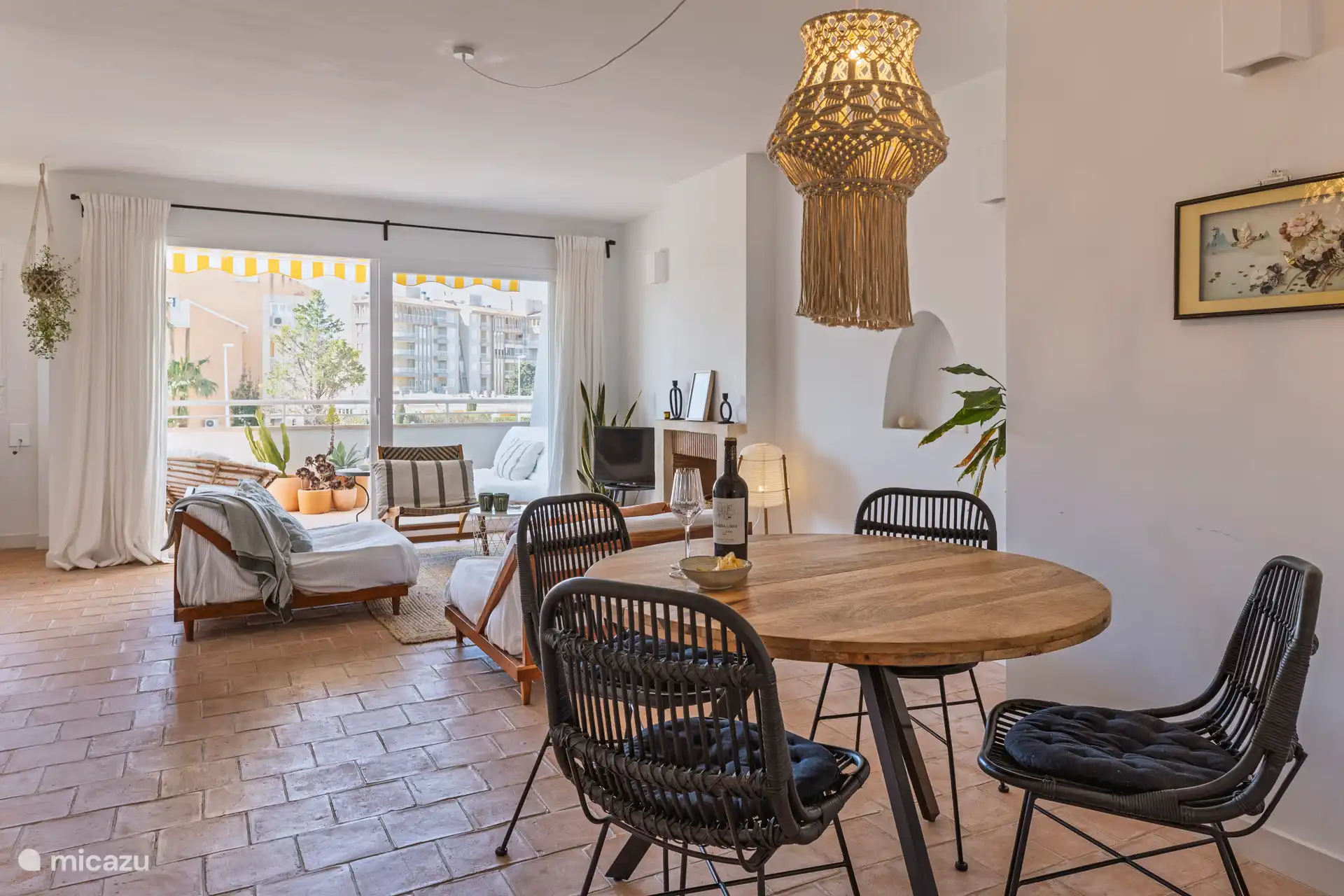 Living room with dining table 