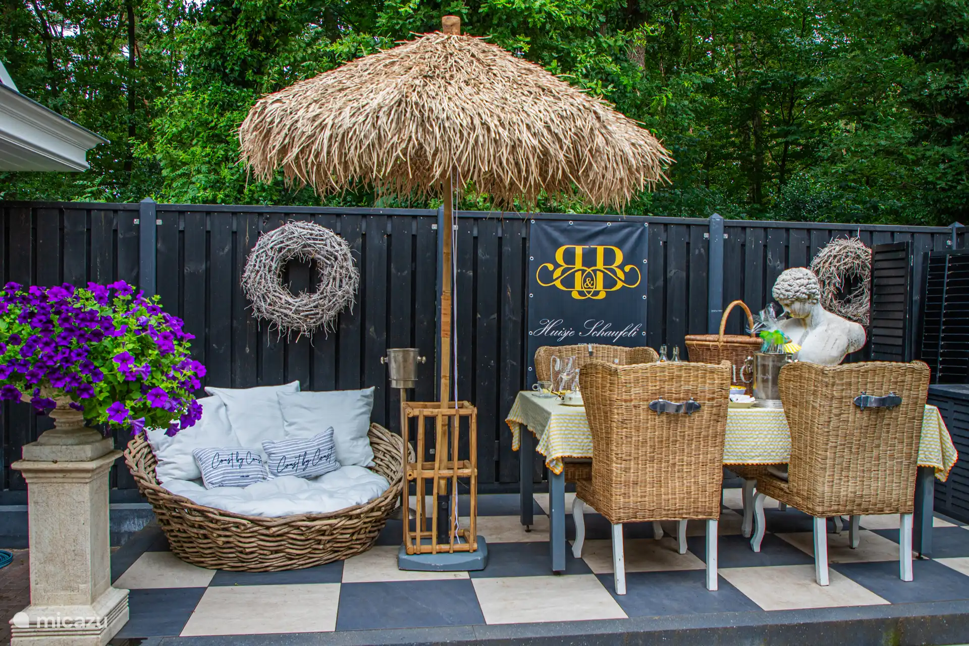 Onze gezellige tuin met prive terras