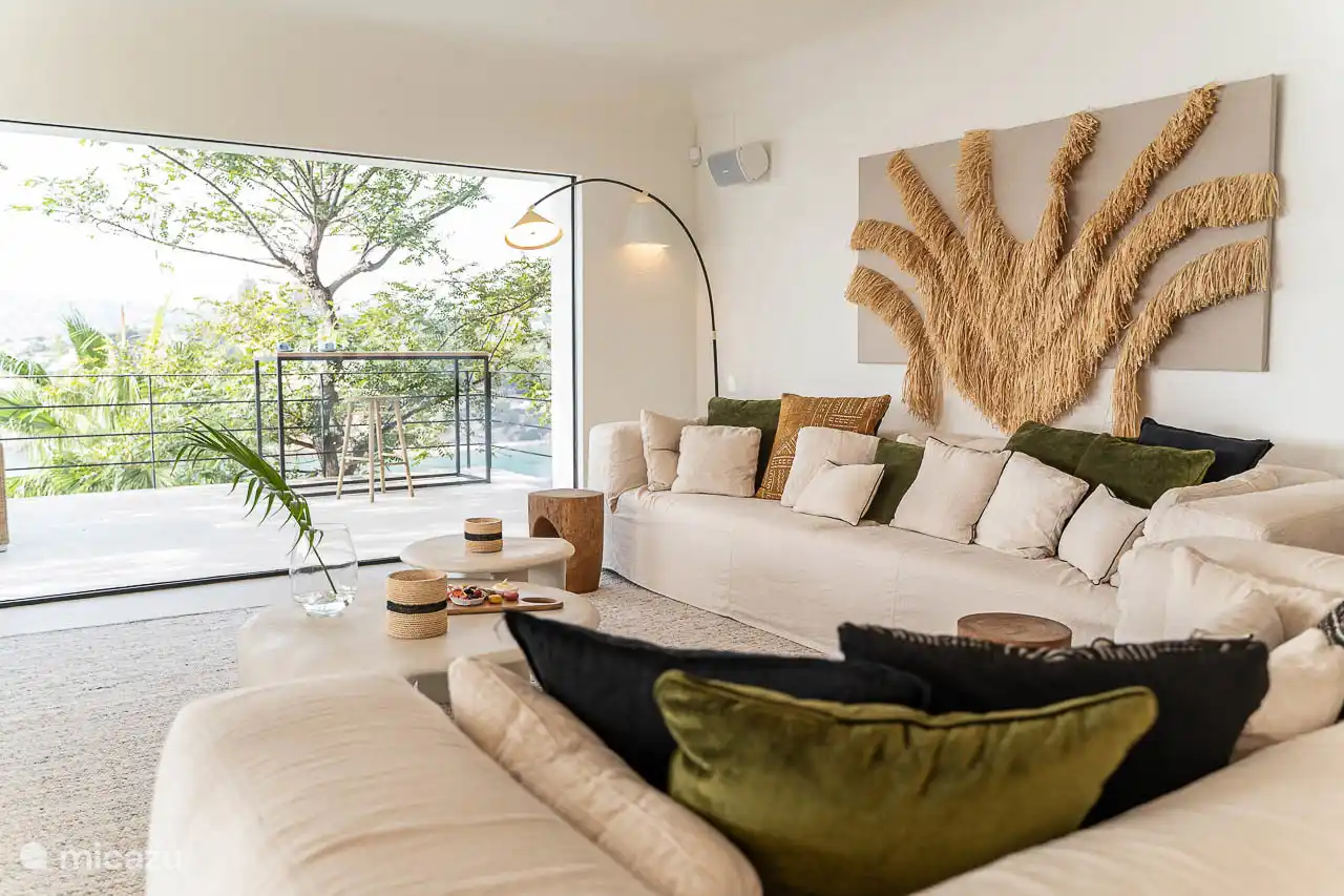 Living room with sofas, TV, speakers, air conditioning, access to terrace, sea view.