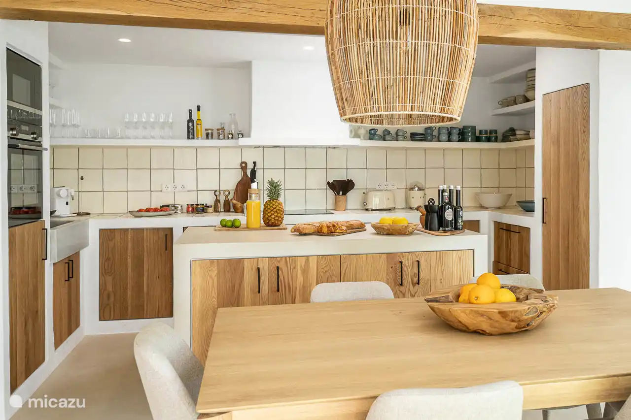 Equipped and air-conditioned kitchen.  fridge, freezer, oven, microwave, Nespresso coffee machine, dishwasher, toaster. 