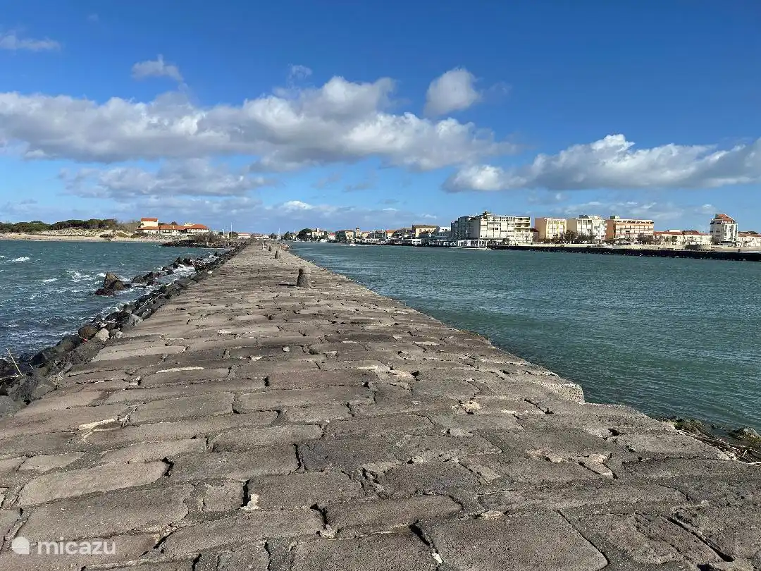 Pier tussen zee en rivier