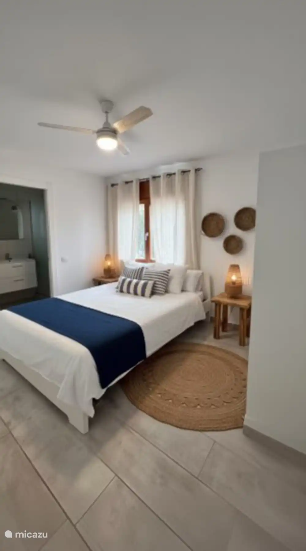 Schlafzimmer 2 mit eigenem Bad und Bad