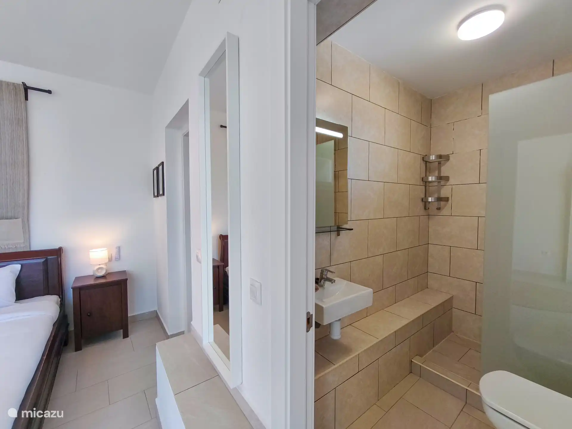 Das Badezimmer mit eigenem Bad