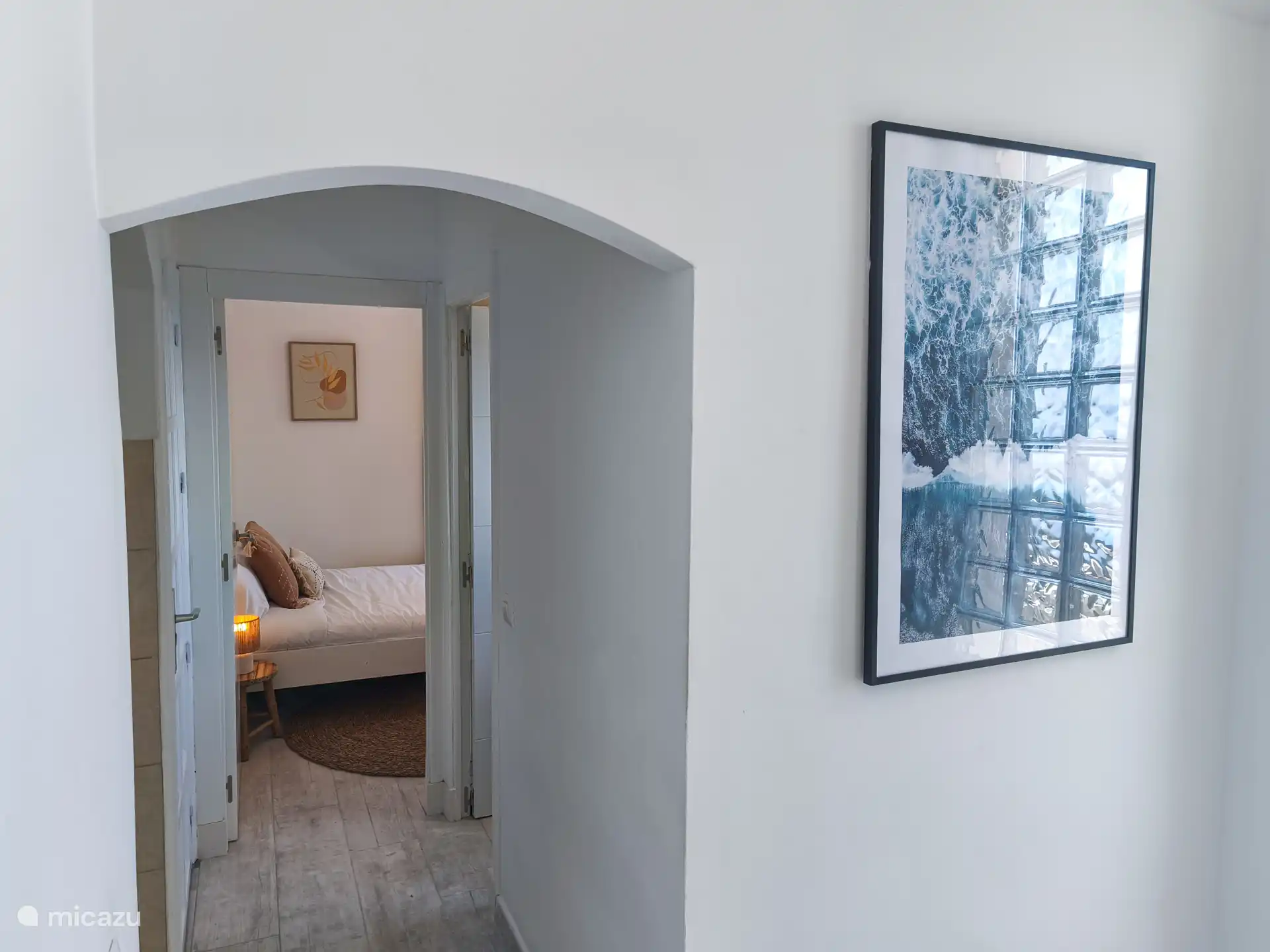 Hier kann man die Lage des Schlafzimmers im Verhältnis zum Eingang des großen Hauses deutlich erkennen