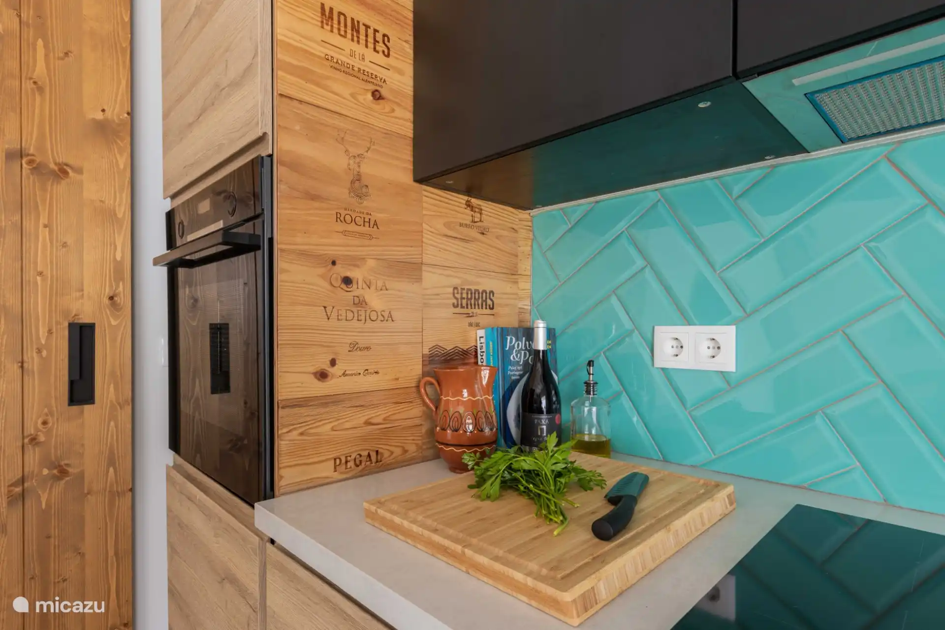 Keuken met inductie kookplaat en oven Celebra a Vida Resort