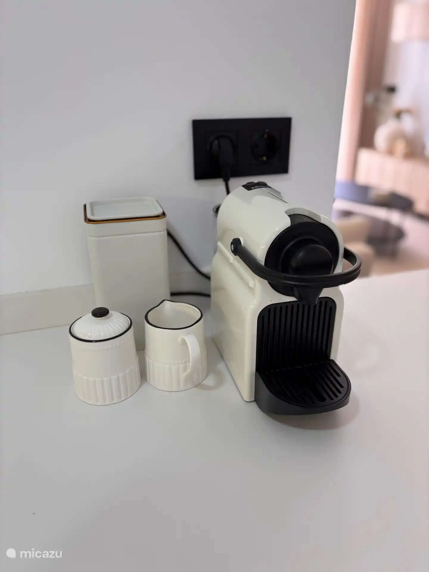 Cafetera Nespresso para una buena taza de café. 