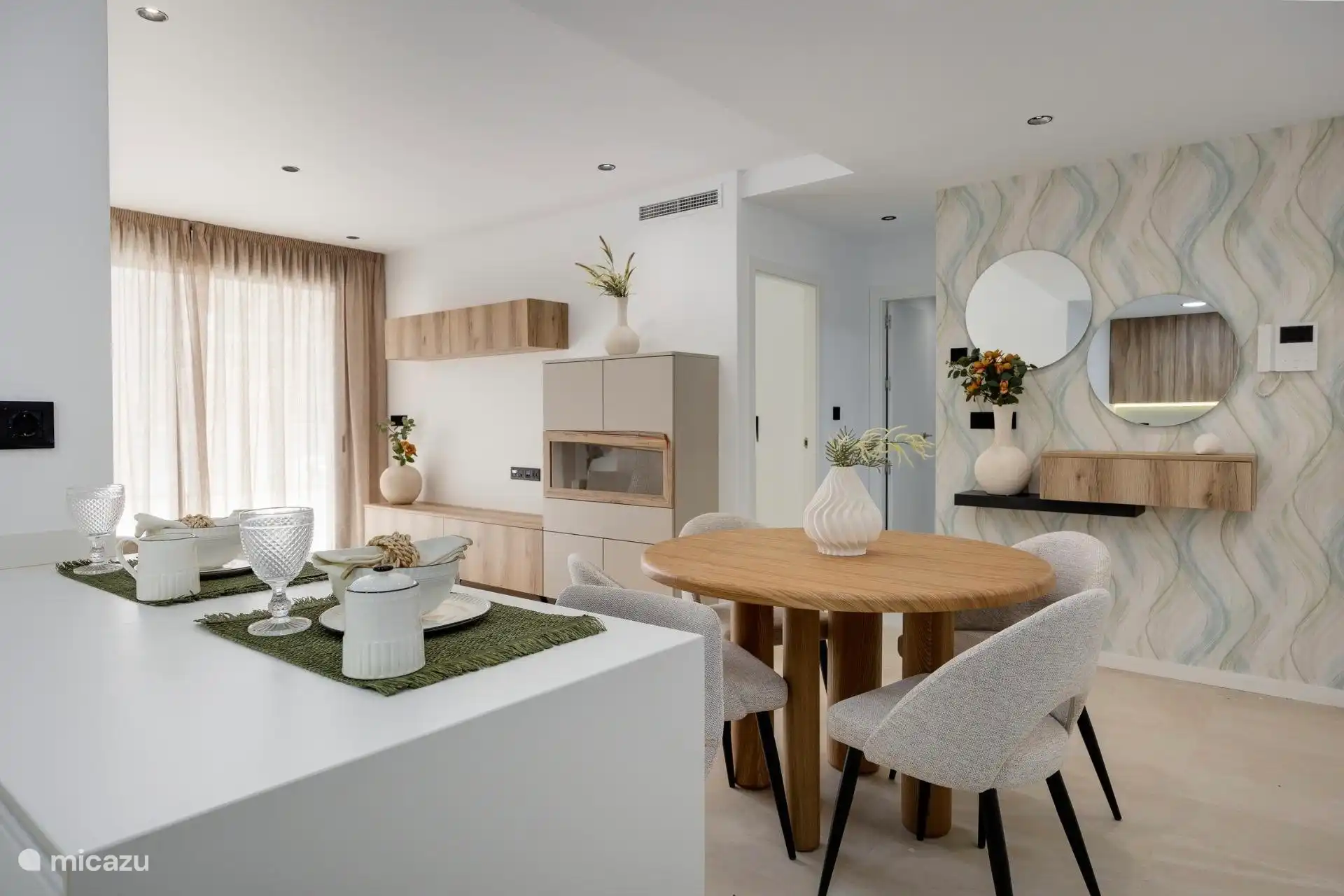 Le salon depuis la cuisine