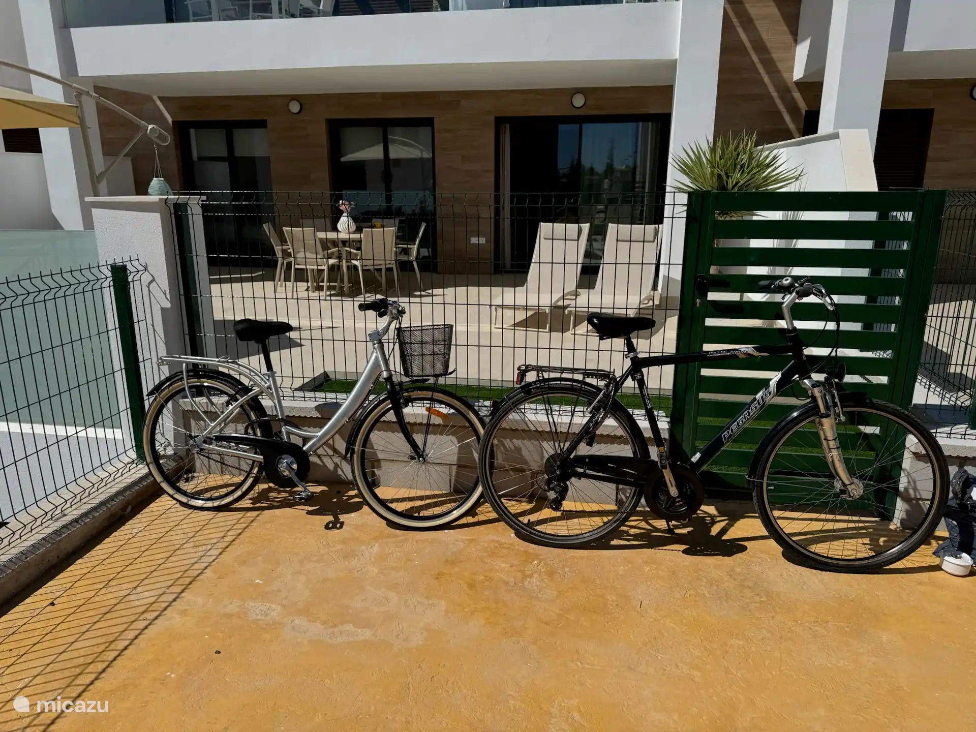 ¡Bicicleta de mujer y de hombre que puedes alquilar con ella!