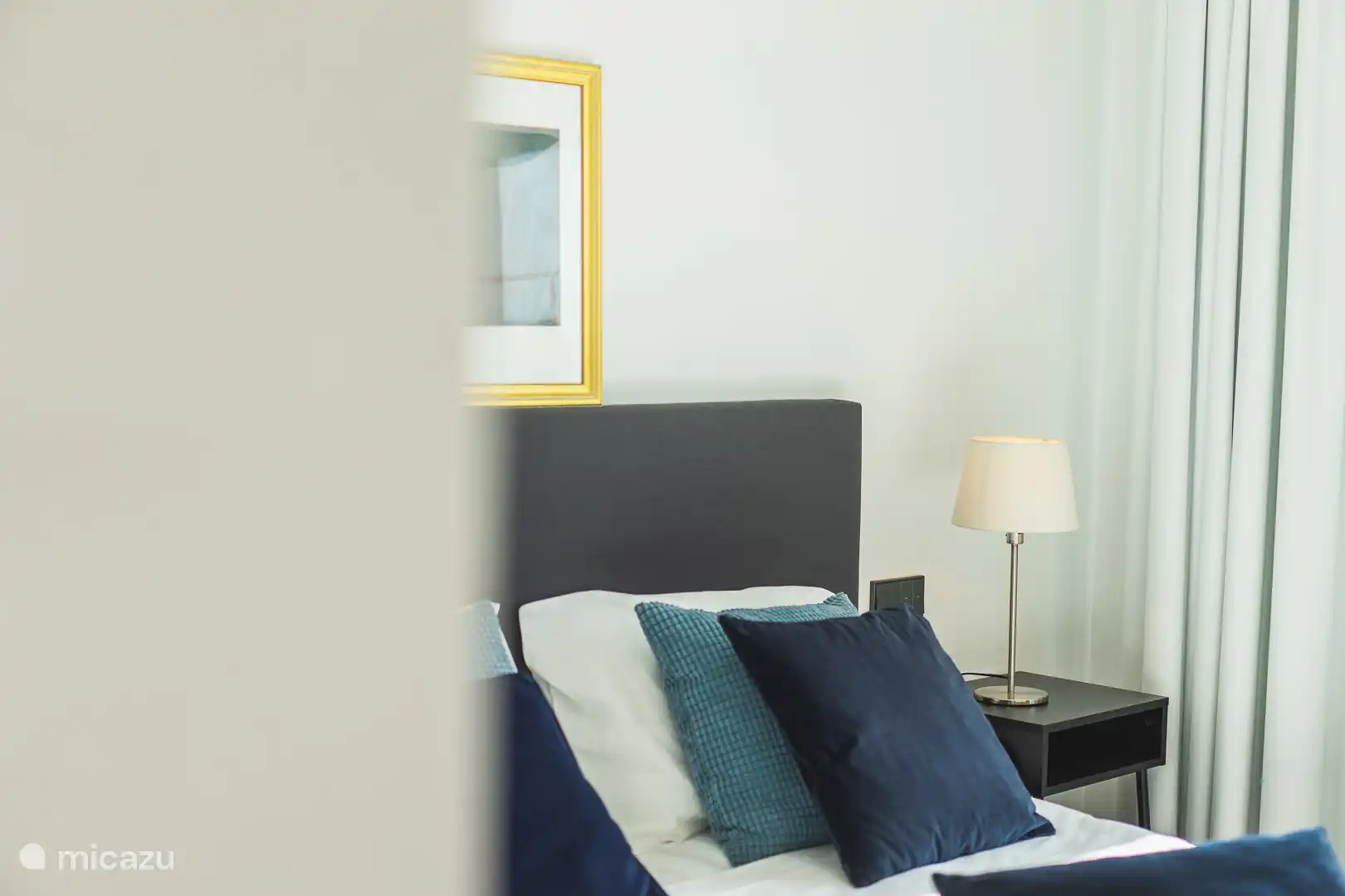 Bedroom on the 1st floor with double bed, en-suite bathroom with shower, WC, access to the outdoor terrace.