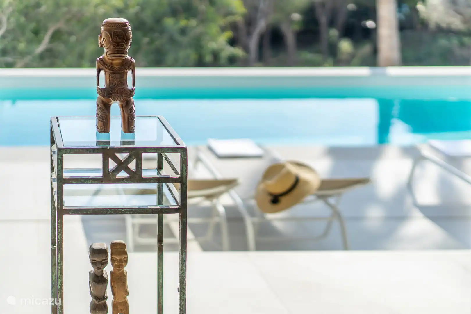 Living room with sofas, TV, air conditioning, access to terrace, sea view.