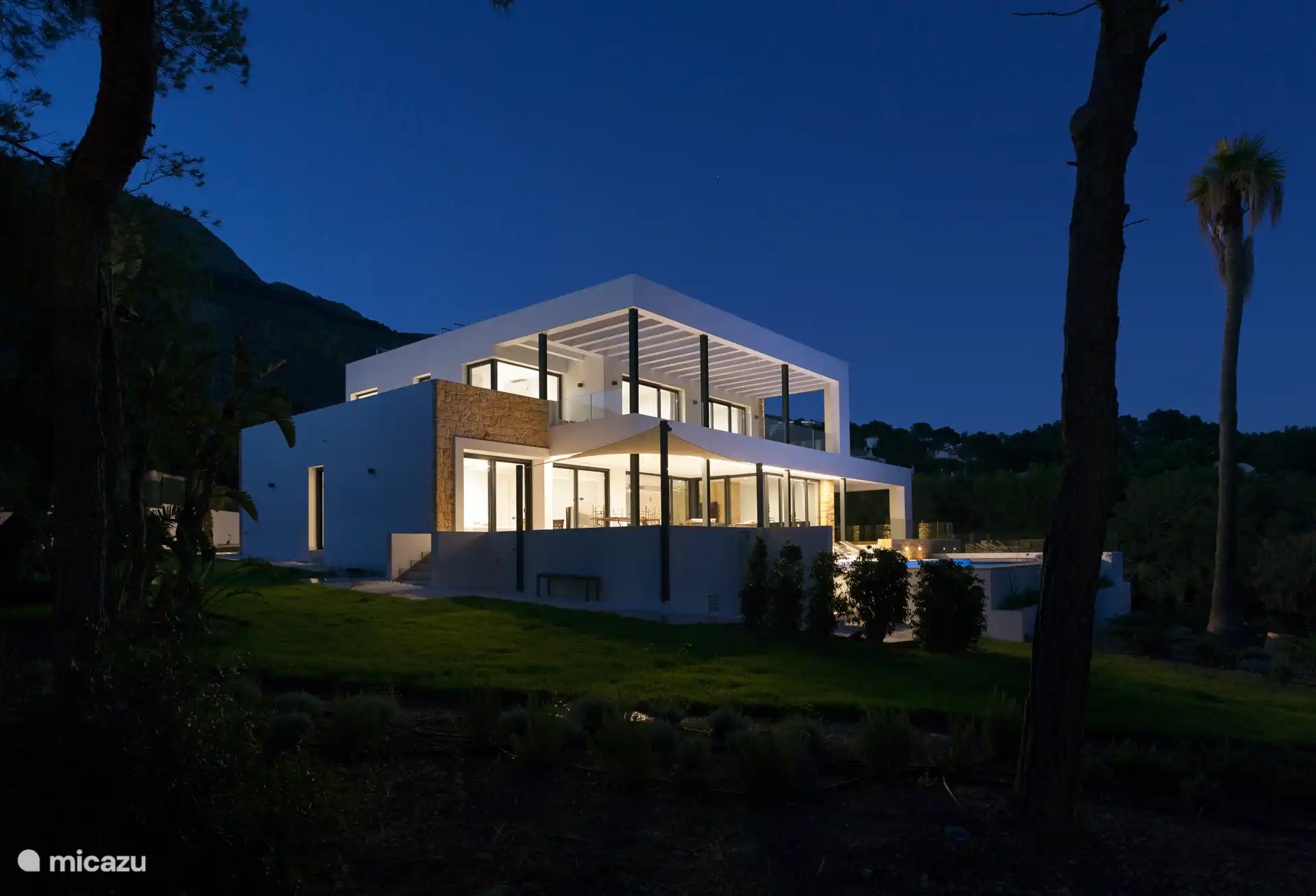 Swimming pool surrounded by a terrace with sun loungers and a garden, sea view, chillout area, small lounge, dining table, gas barbecue.