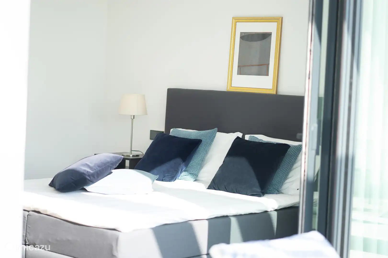 Bedroom on the 1st floor with double bed, en-suite bathroom with shower, WC, access to the outdoor terrace.