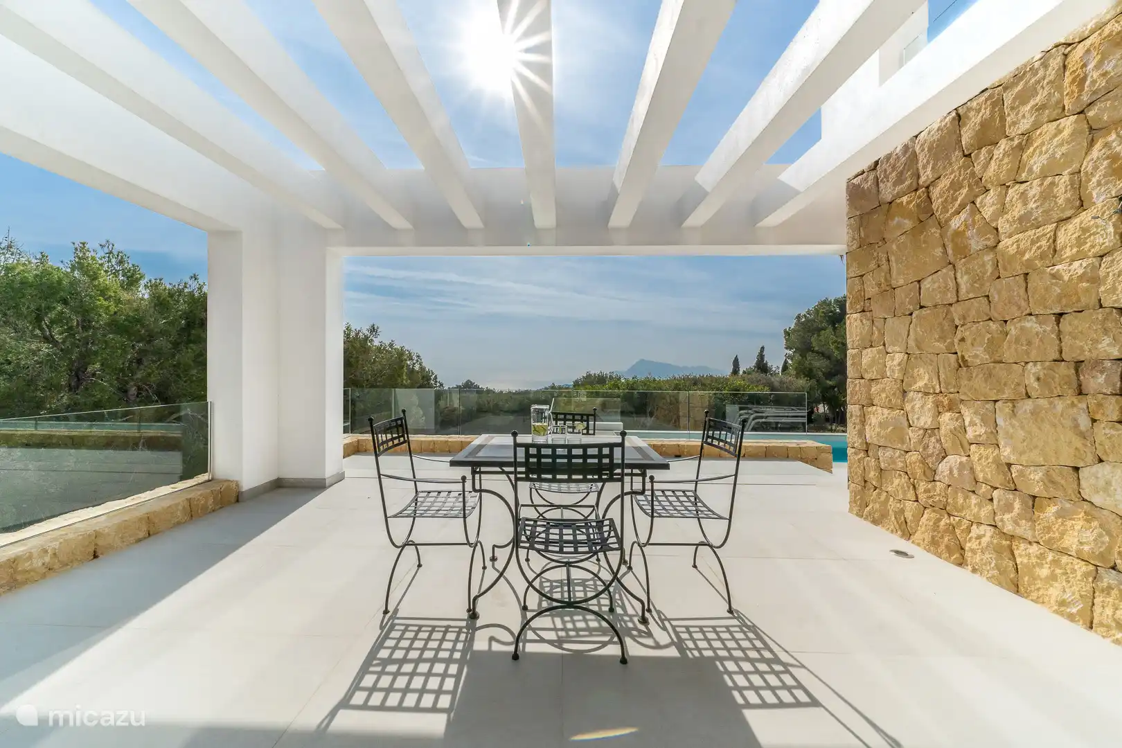 Terrace with sea view.