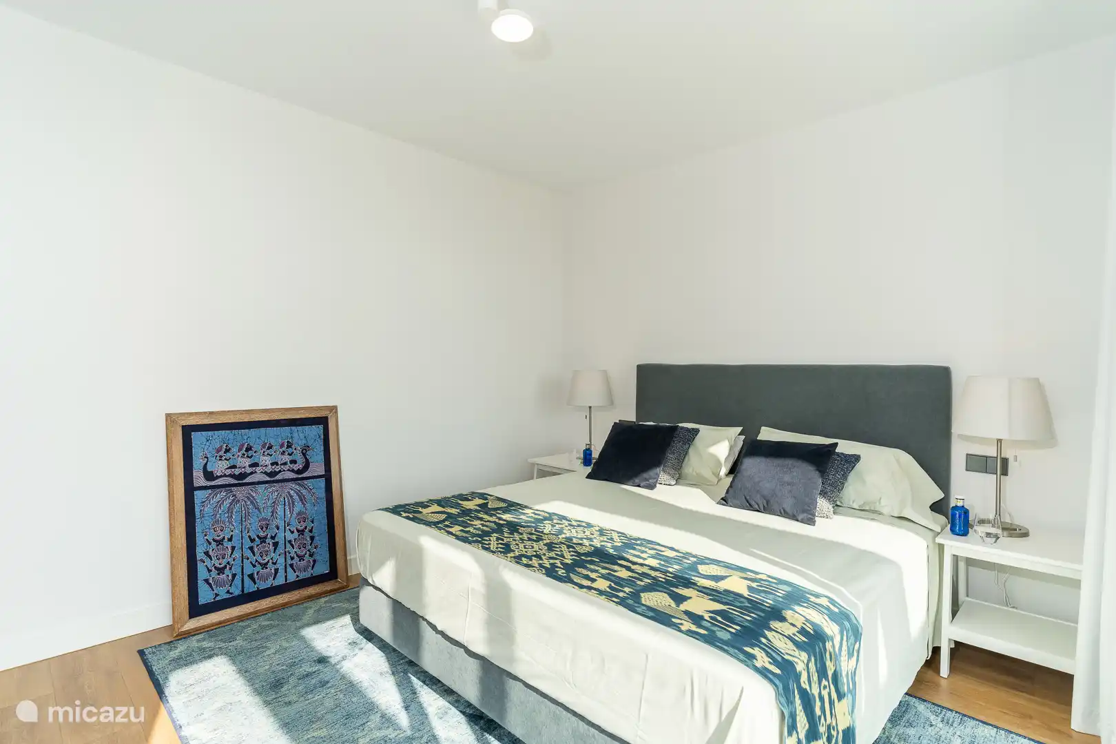 Bedroom on the 1st floor with double bed, en-suite bathroom with shower, WC, access to the outdoor terrace.