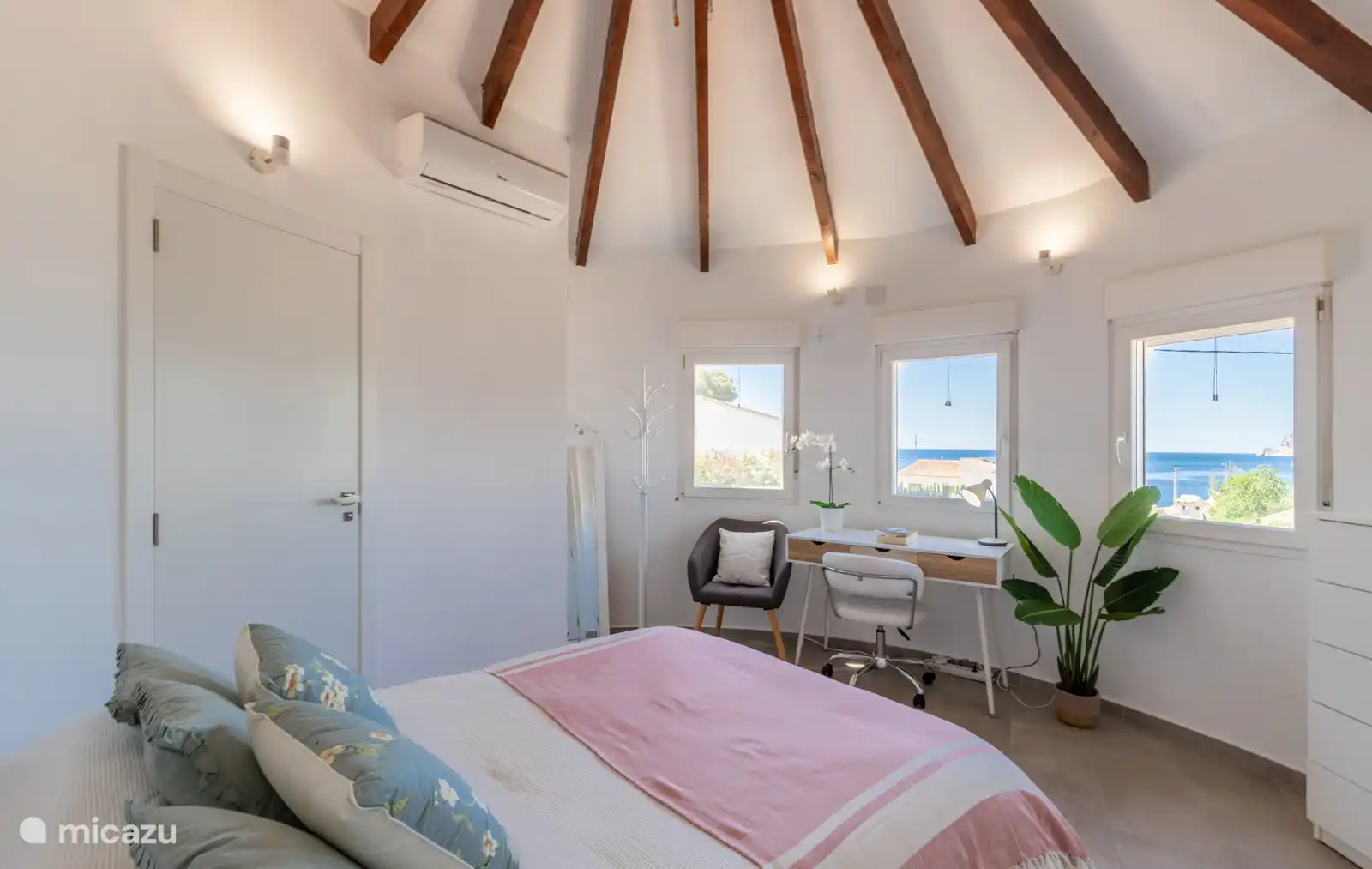 Dormitorio en la segunda planta con baño en suite