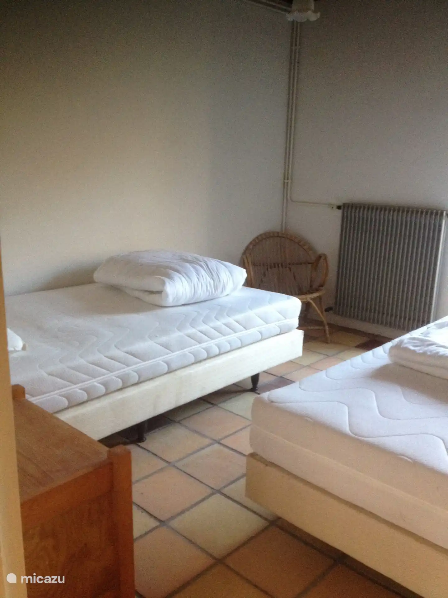 Bedroom with two single beds