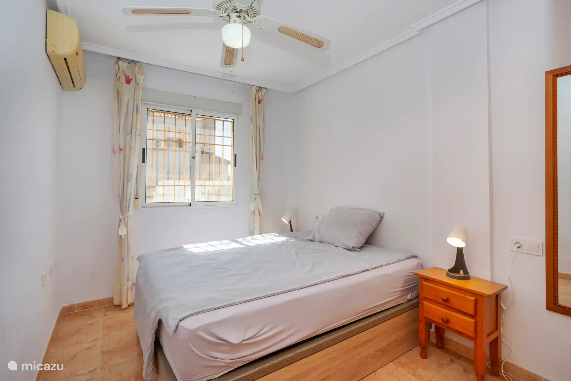 Slaapkamer met dubbel bed