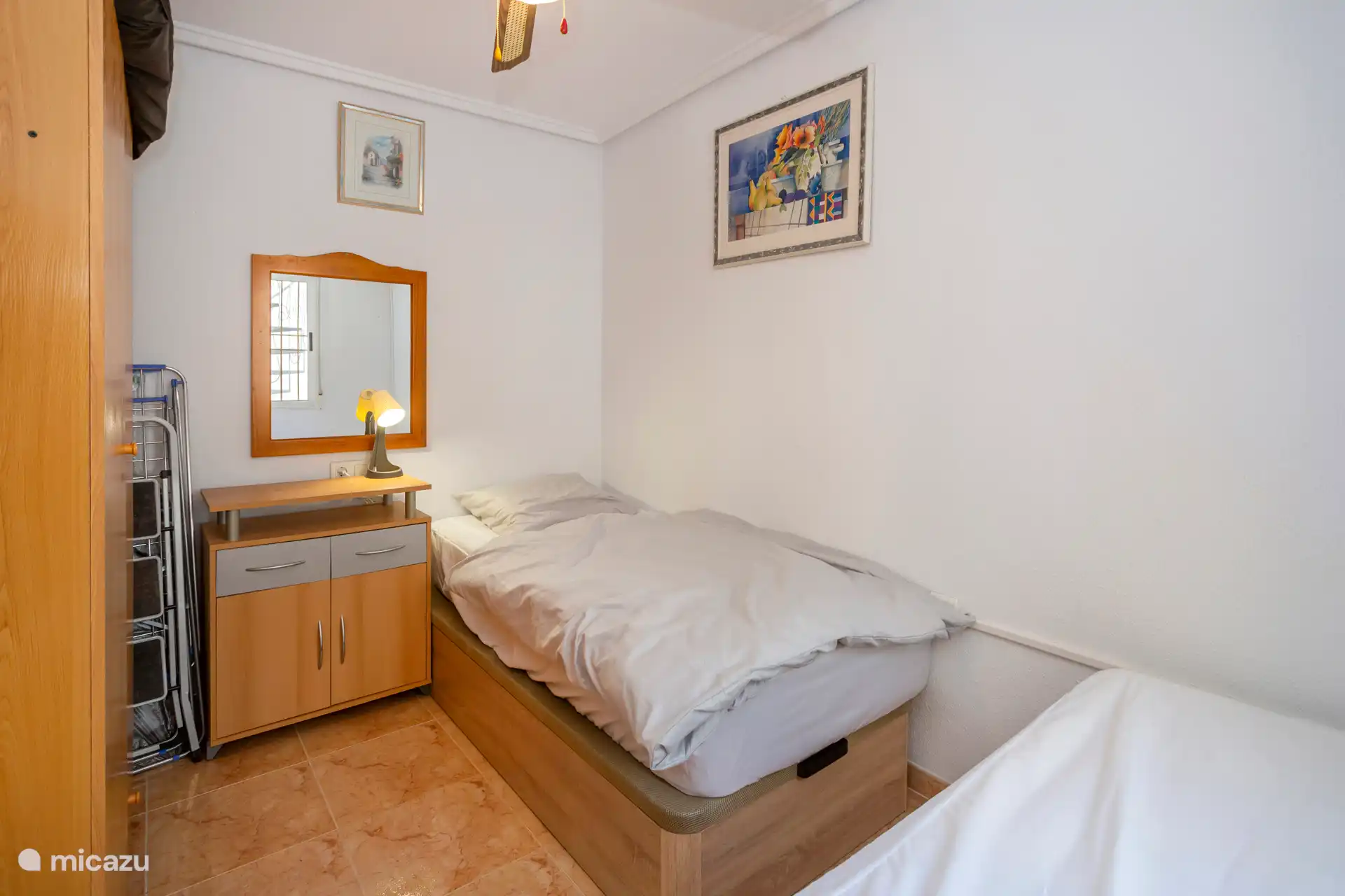 Slaapkamer met enkele bedden