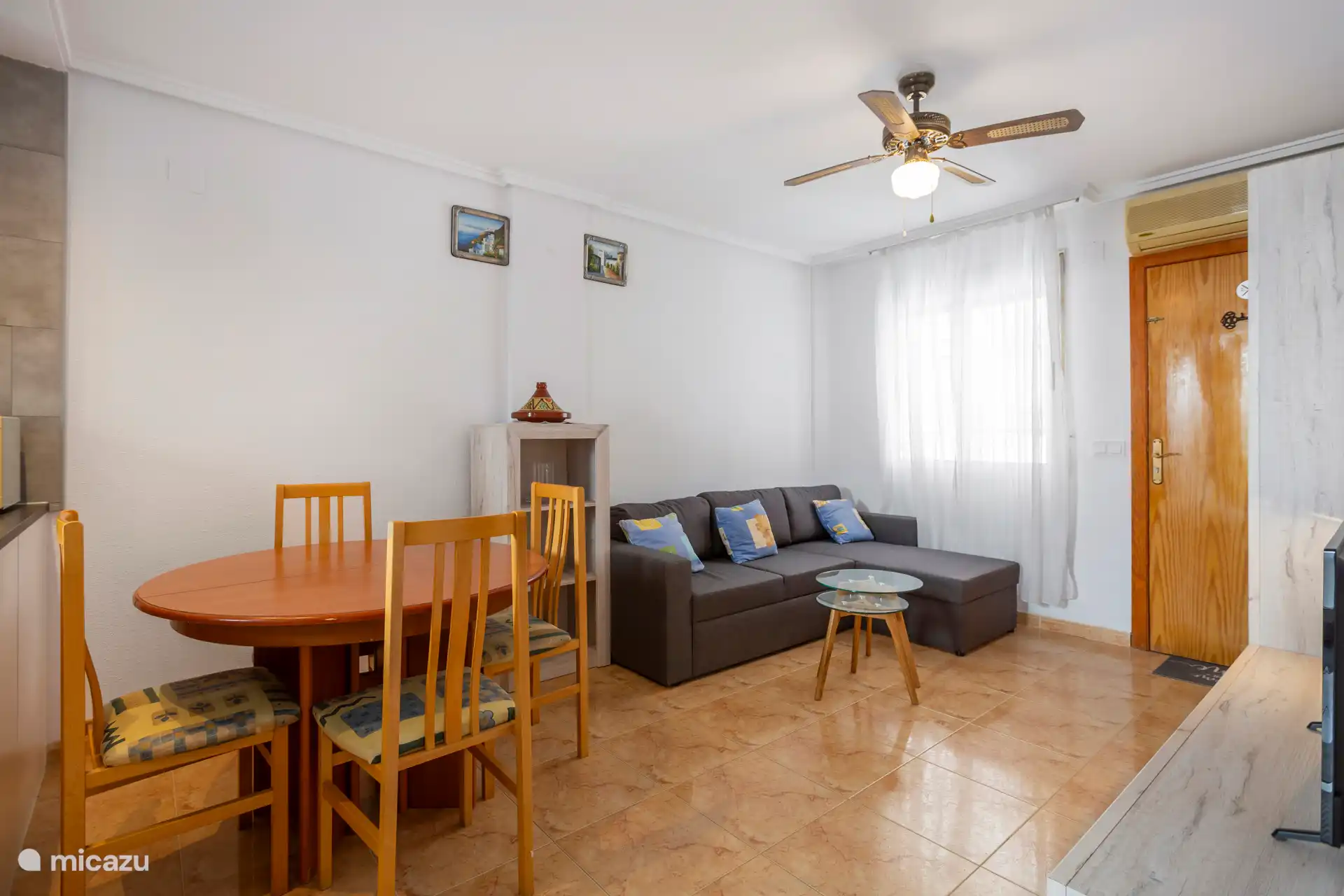 Woonkamer en eetplaats