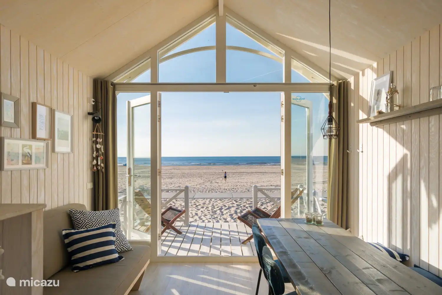 Vue sur la mer sur le HaagseStrandhuisjes