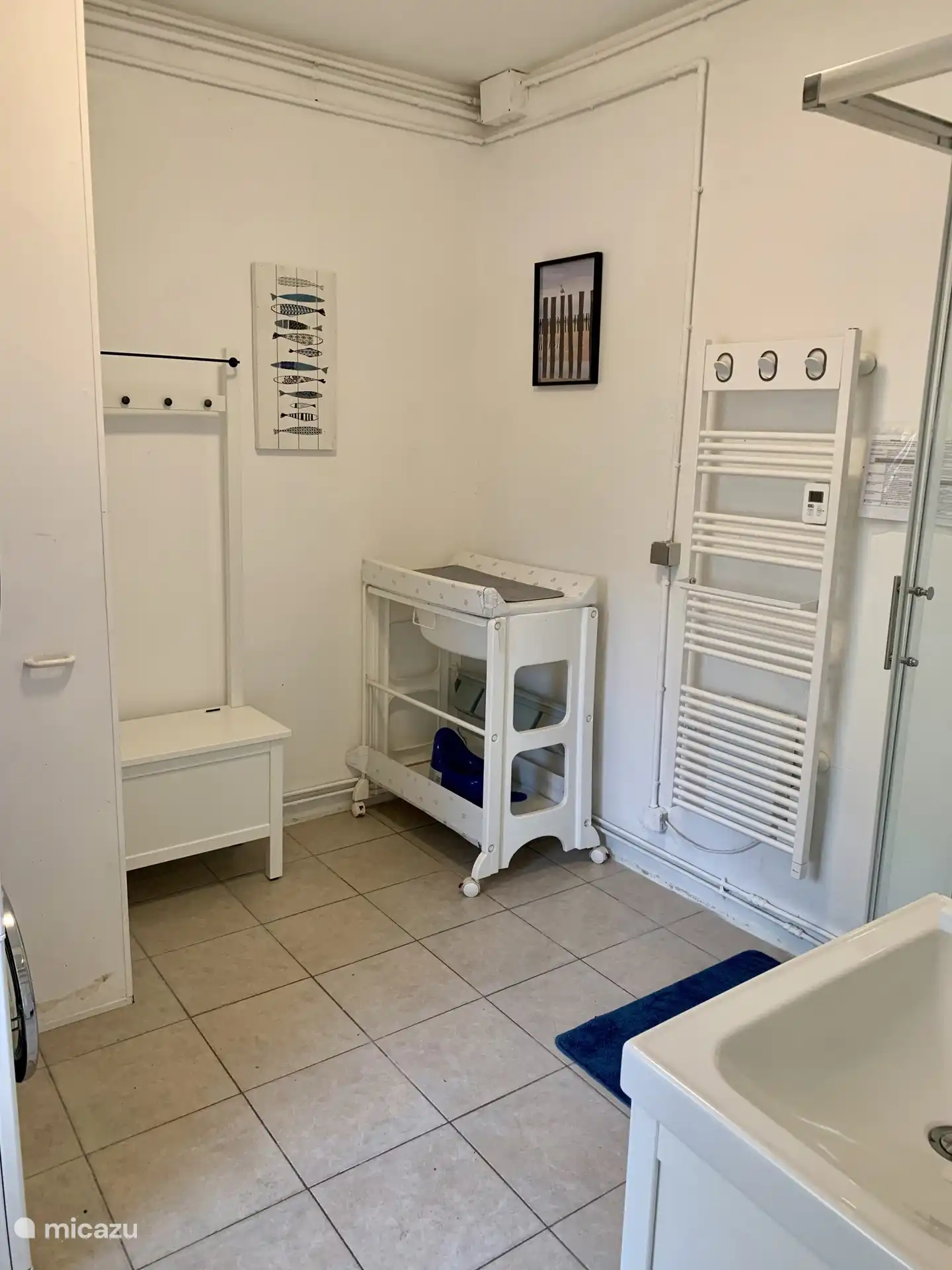 Badkamer 1, hoofdverdieping, verschoontafel